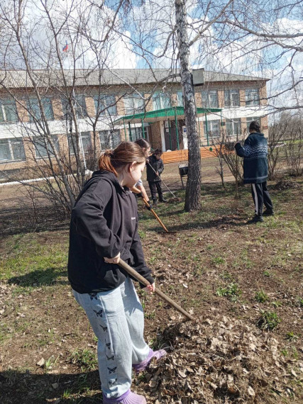 Субботник в школе.